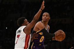 开云体育-包含灰熊血洗澳大利亚男篮，贝弗利高光表现的词条