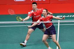 开云体育下载-比赛中出现惊险一幕，双方你来我往争夺胜利