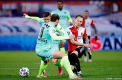 开云体育app-荷甲球队升级后目标冲击欧冠，引援计划曝光的简单介绍