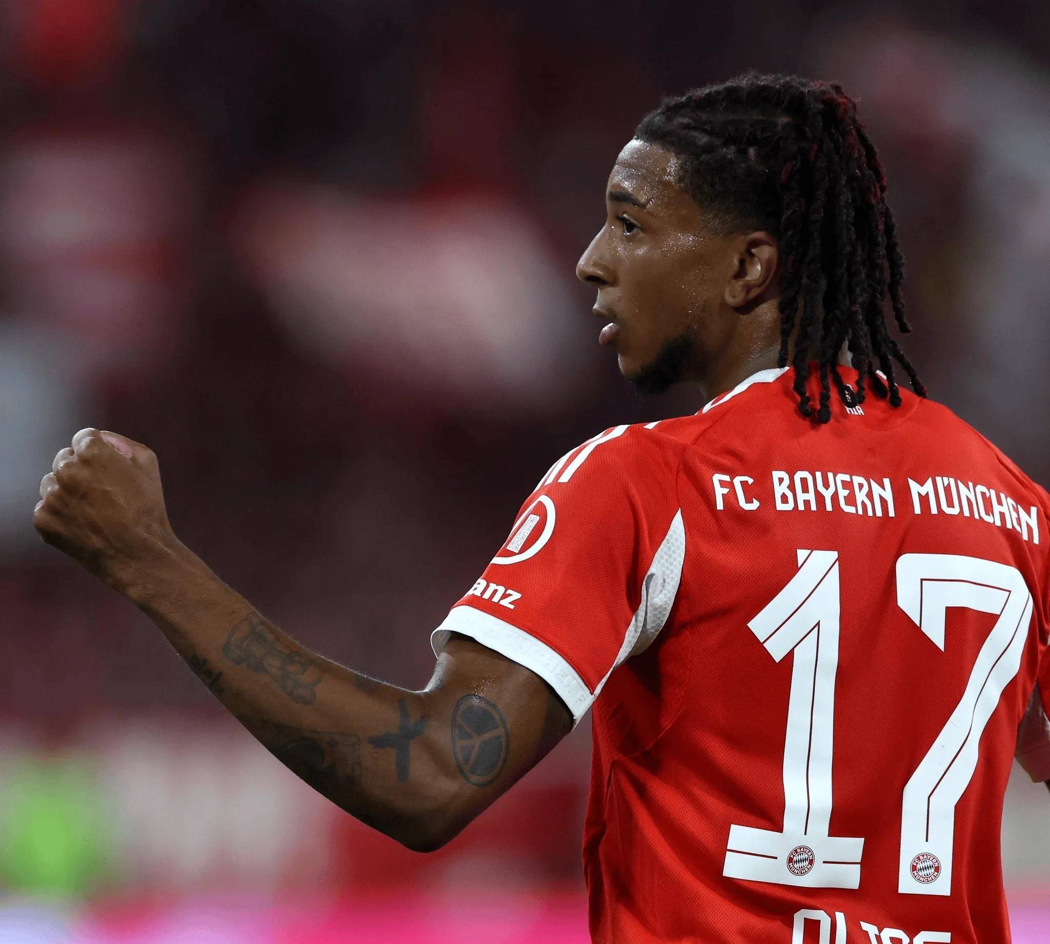 包含莱万多夫斯基上演帽子戏法，拜仁大胜莱比锡的词条