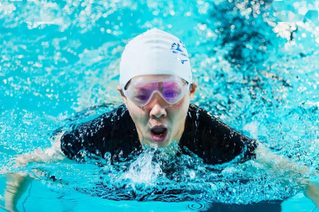 捷克游泳选手以微弱优势获胜 捷克游泳选手以微弱优势获胜