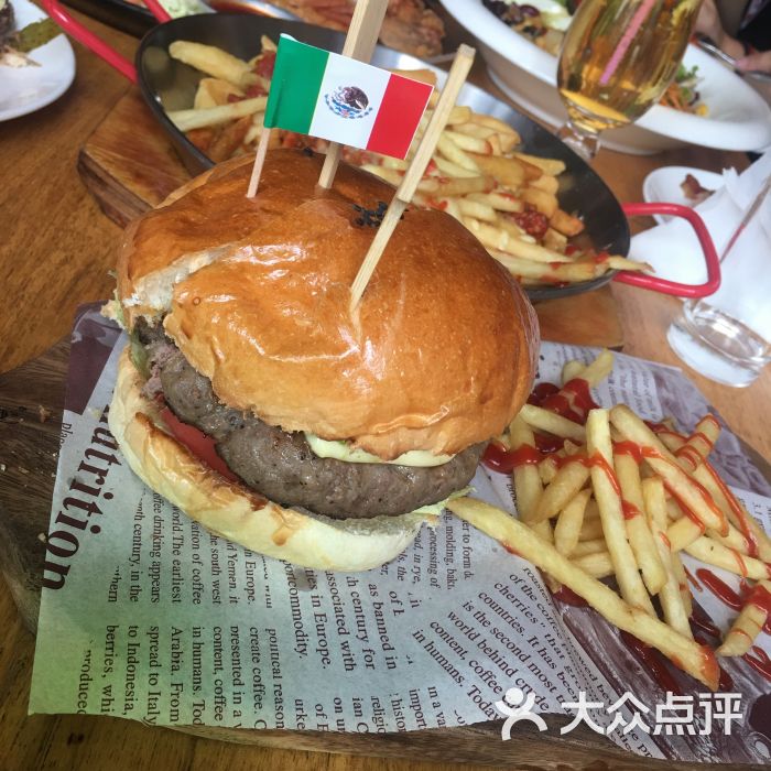 关于集锦：汉堡队长精彩助攻，帮助球队拿下比赛胜利的信息