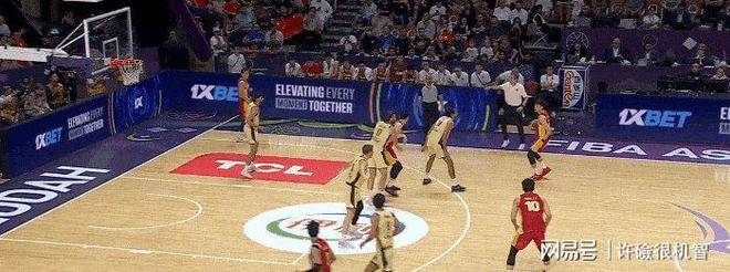 日本男篮队员战胜澳大利亚，斩获胜利