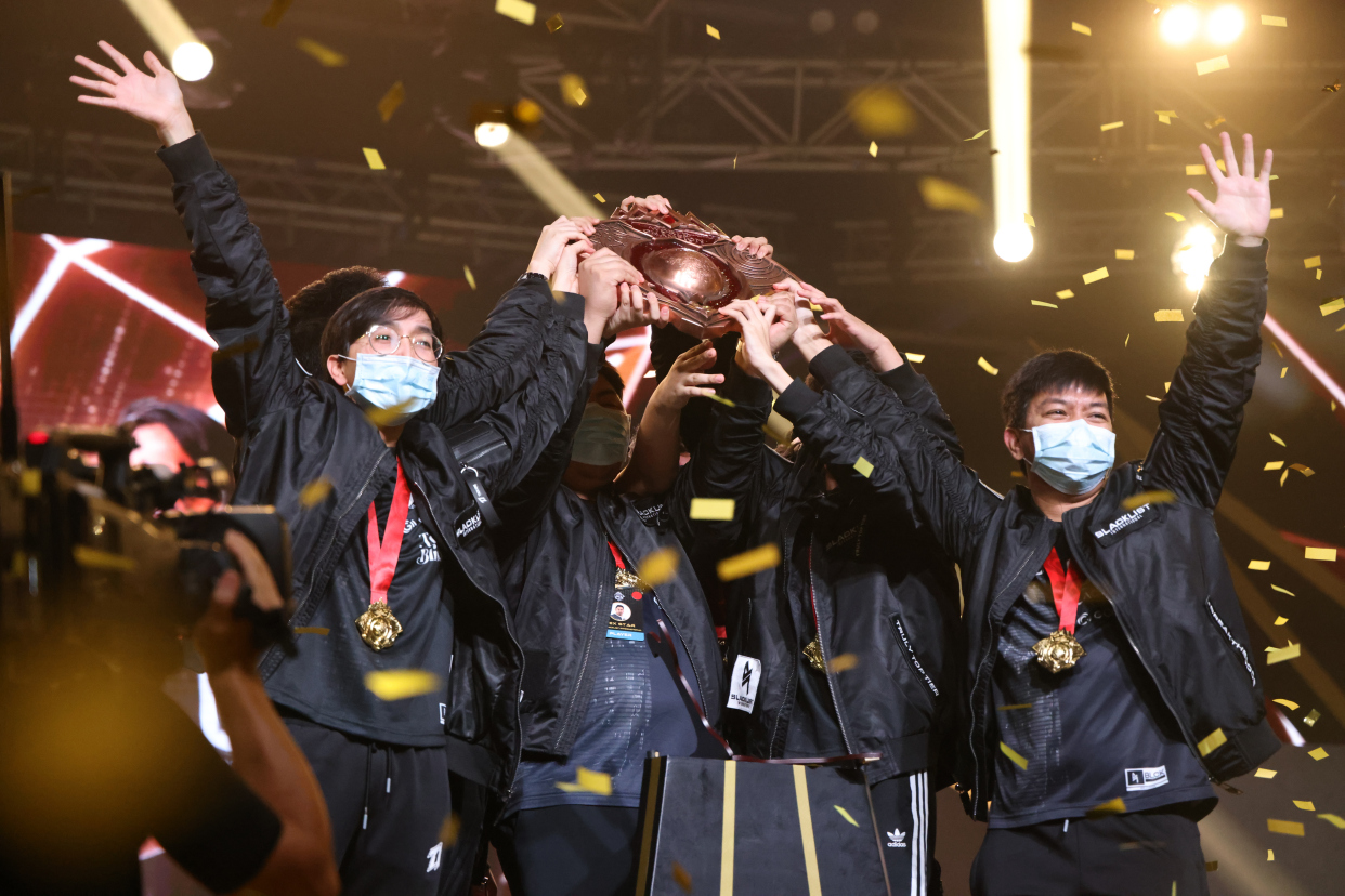 包含足球巅峰对决再上演,球员们全力以赴,赛场热血沸腾的词条 包含足球巅峰对决再上演,球员们全力以赴,赛场热血沸腾的词条