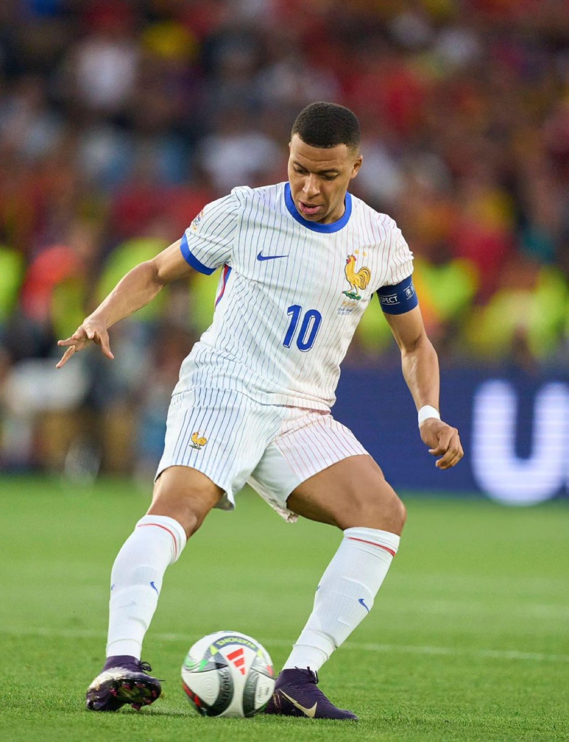 西班牙豪取六连胜，豪取欧国联半决赛席位的简单介绍