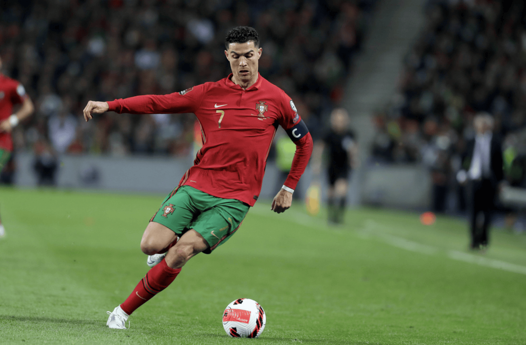 德国足球队在关键时刻展现实力，取得胜利