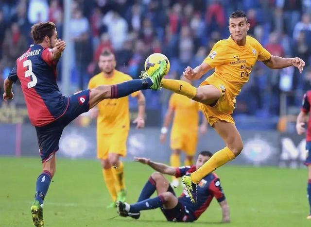 包含意甲神奇一幕引发热议，意大利足球精彩纷呈的词条