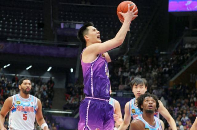 福建队疯狂进攻，赢得惊险比赛