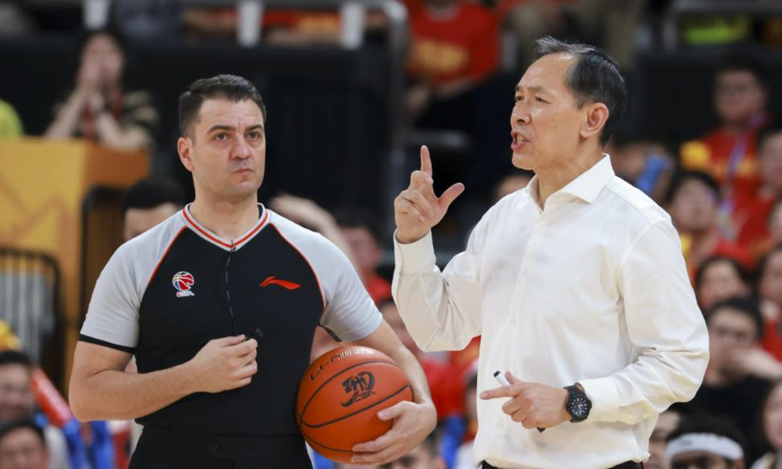 包含篮球裁判判罚被质疑，指责声四起的词条