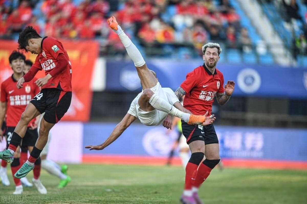 关键一球绝杀，球队惊险击败对手的简单介绍