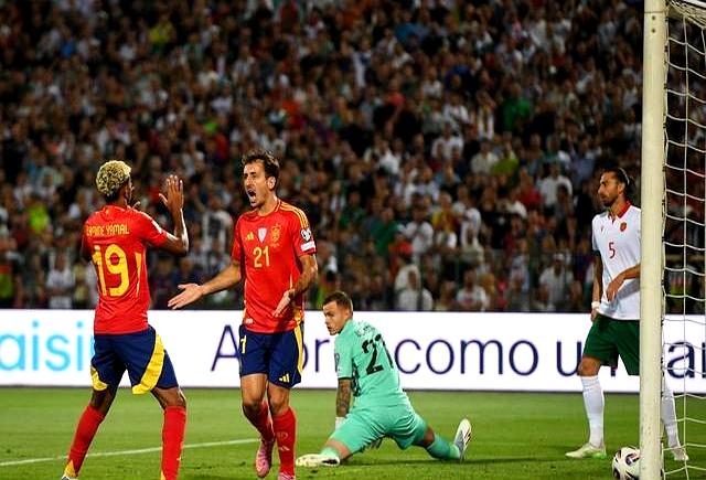 关于西班牙擒下波兰，成功锁定欧预赛16强席位的信息