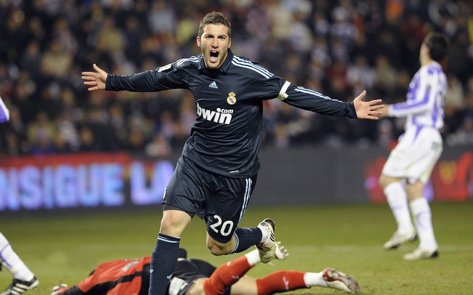 北欧琴弦与非洲鼓点，厄德高如何在丹麦对阵几内亚的比赛中持续编织杀机