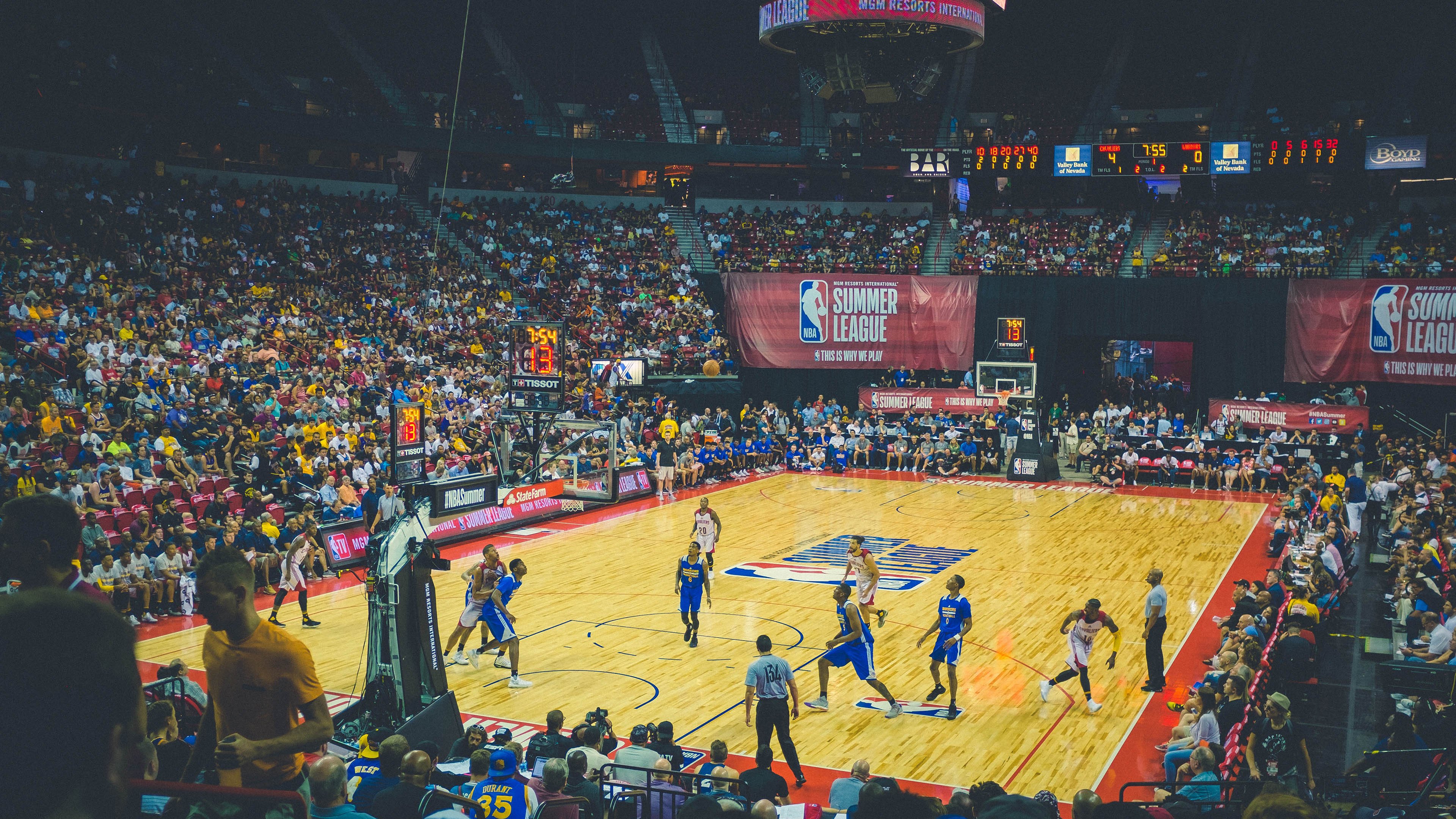 克莱爆发引领森林狼团队篮球,森林狼稳扎稳打力克浙江队